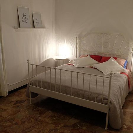 Spaziosa Matrimoniale Nel Centro Di Modena Appartement Buitenkant foto