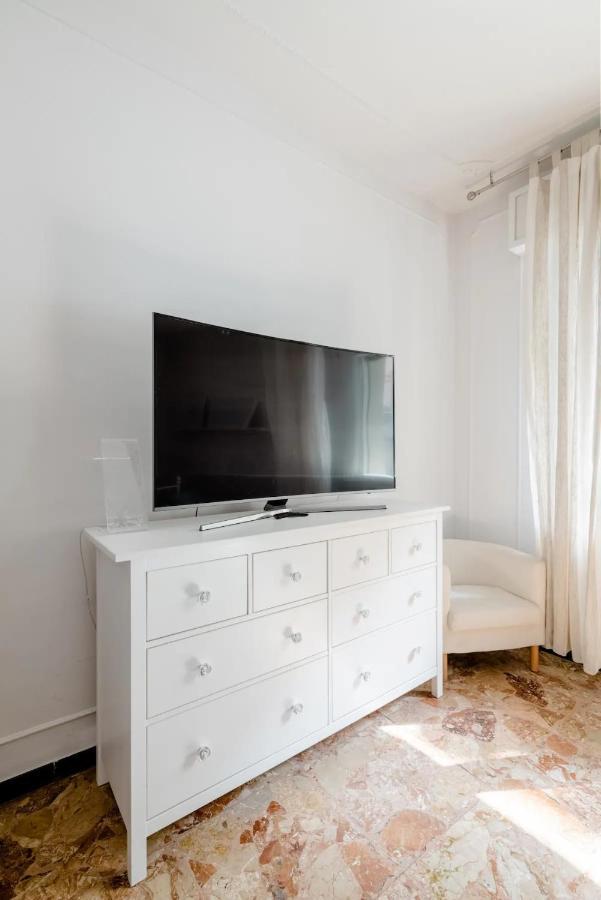 Spaziosa Matrimoniale Nel Centro Di Modena Appartement Buitenkant foto