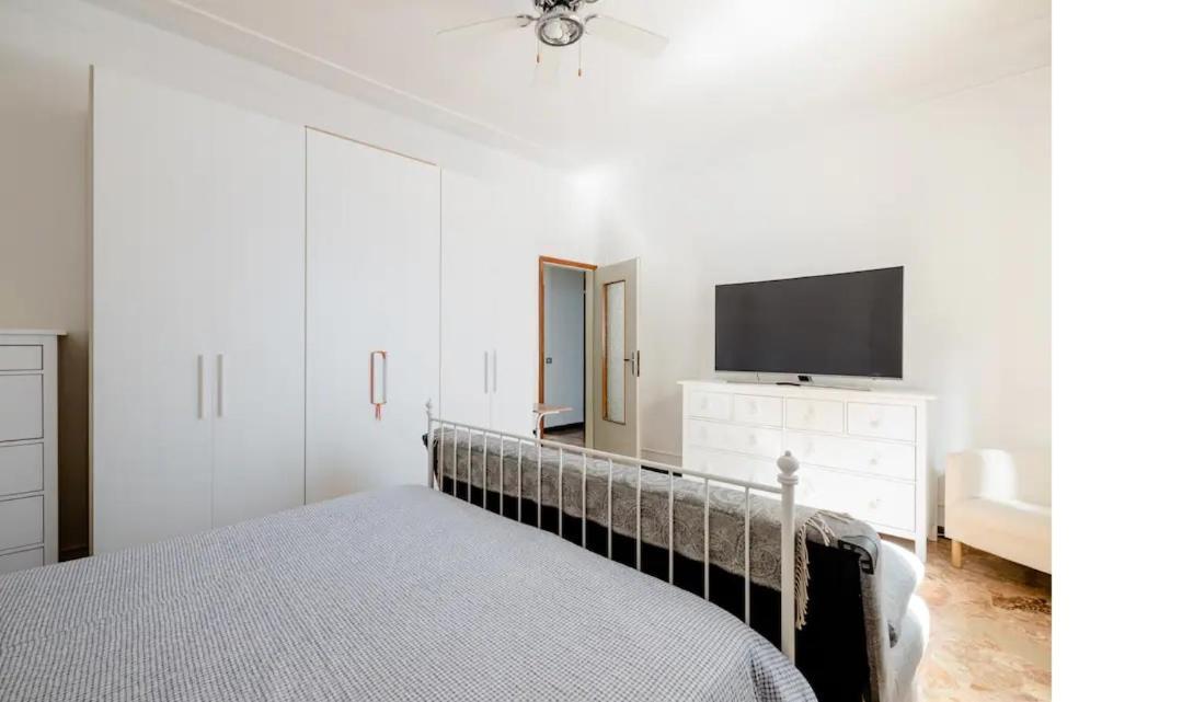 Spaziosa Matrimoniale Nel Centro Di Modena Appartement Buitenkant foto